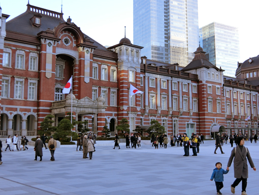 tokyo station square 1.jpg